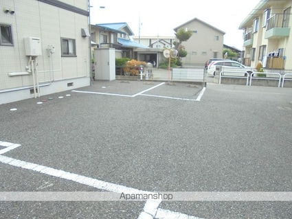 ミレニアム吉澤　Ａ　Ｂ棟[2K/42.72m2]の駐車場1