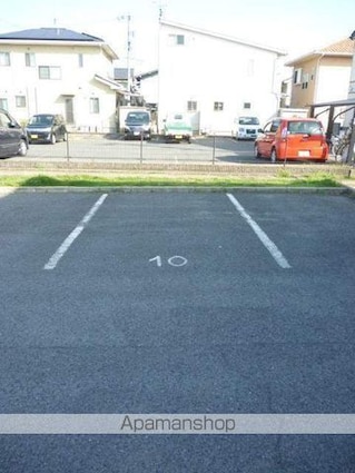 サンビレッジローズＡ・Ｂ・Ｃ[3DK/52.66m2]の駐車場1