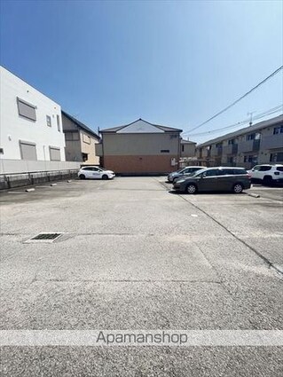 和歌山県和歌山市西小二里３丁目[1K/30.26m2]の駐車場