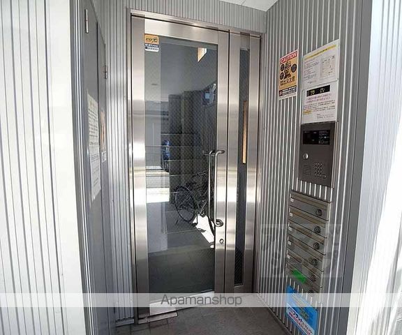 シャンテ西洞院の玄関写真