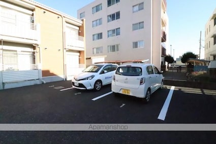 レオネクストミント[1R/33.7m2]の駐車場2