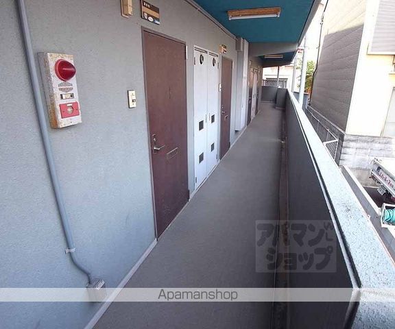 クレセント太秦の外観写真