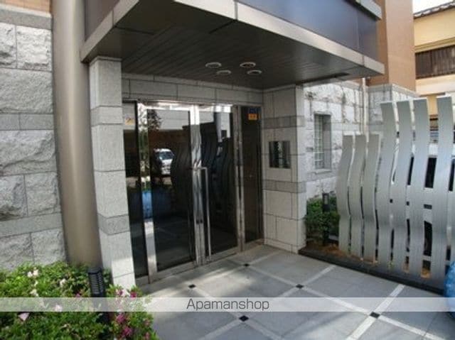 パレステュディオ新宿WESTの玄関写真
