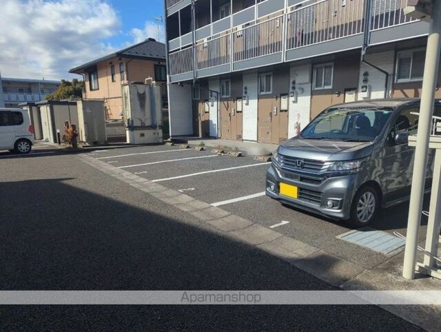 レオパレスＧＡＲＤＥＮ　丘[1K/19.87m2]の駐車場1