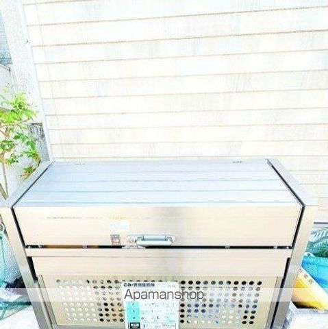 アリュイッテ西荻窪の玄関写真