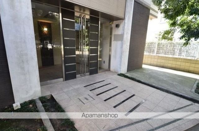レジオス高井戸の玄関写真