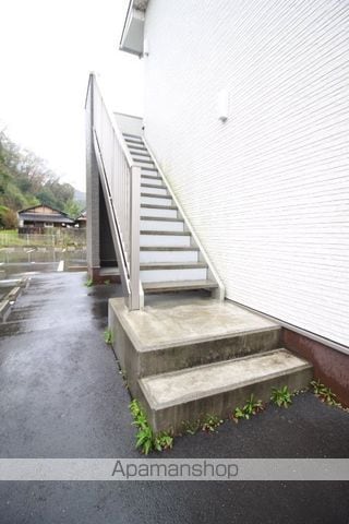 成広伊田コーポの玄関写真
