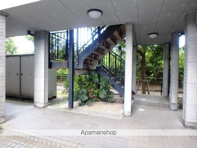 パルテール東新潟の玄関写真