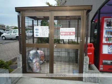 滋賀県守山市播磨田町[2LDK/56m2]のエントランス1