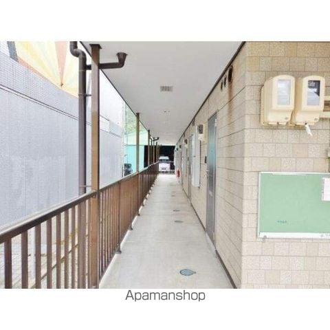 サープラス マロニエの玄関写真