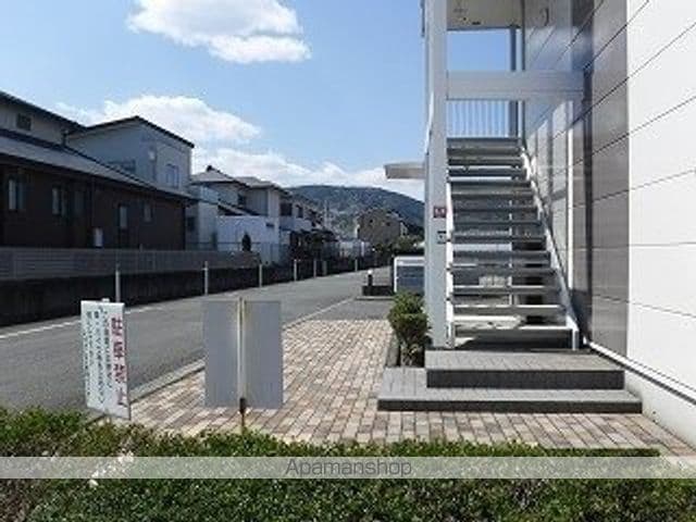 レオパレスフローラ松岡の玄関写真