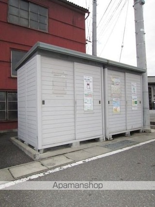 メゾン・レーベン[2LDK/60.8m2]の共用部1