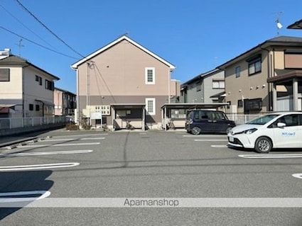 ラルジュ[2LDK/58.53m2]の駐車場