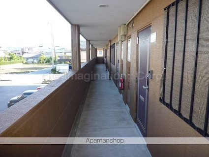 フローラルコート[1LDK/39.6m2]のロビー