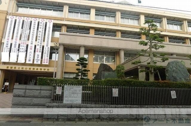 クレアホームズ松山千舟町[3LDK/70.87m2]の周辺2