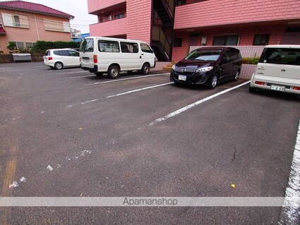 ロイヤルコーポ三笠[2LDK/57.85m2]の駐車場1