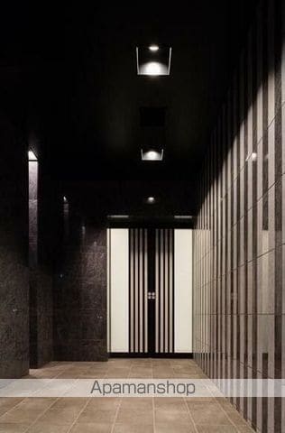 コンフォリア渋谷WESTの玄関写真