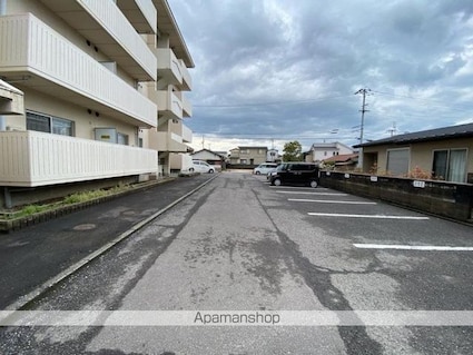 鳴瀬マンション[3DK/59.47m2]の駐車場