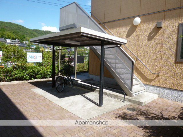 ラフィネHANA A棟の玄関写真