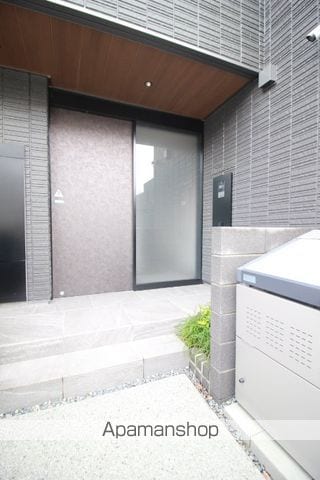 クロムノワールの玄関写真