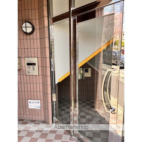サン・ウエダビルIの玄関写真