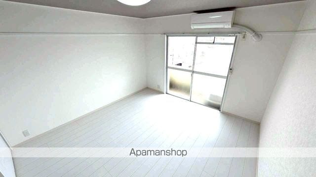 ヴィルセゾンJ3の内装写真
