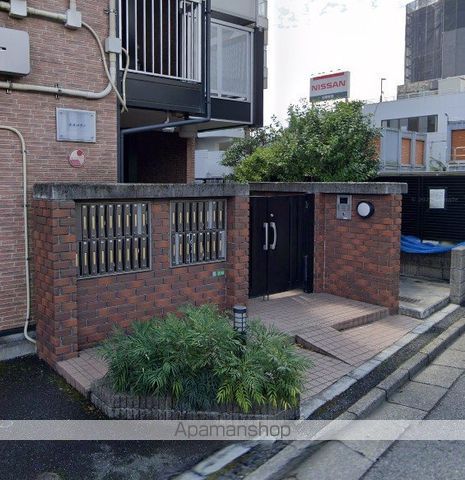 レオパレスゼルコヴァの玄関写真
