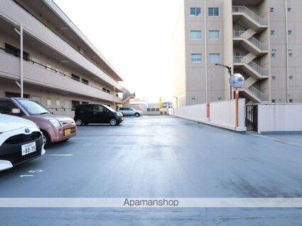 リーブル御器所[2LDK/58.86m2]の駐車場