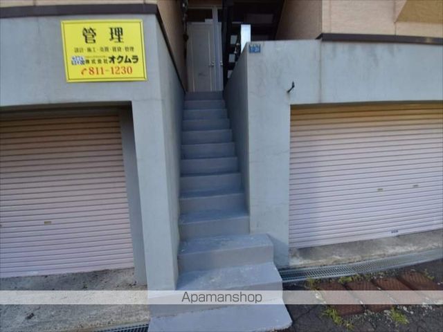 クラージュ平岡の玄関写真
