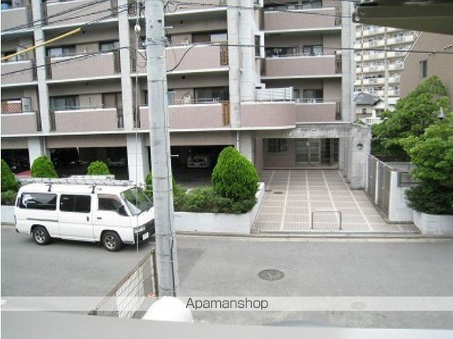 ボルベール学研都市の玄関写真