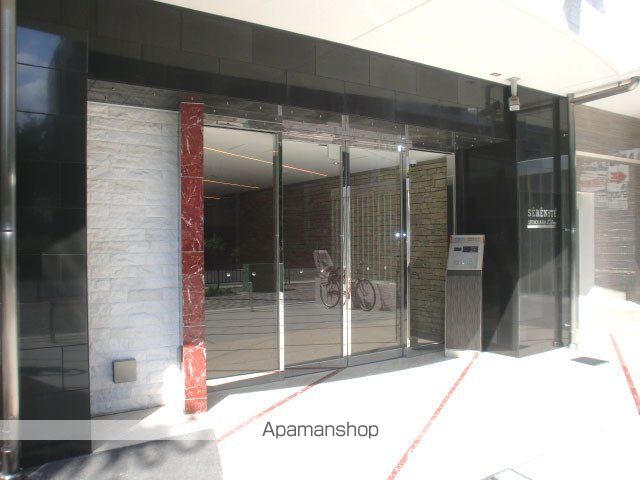 セレニテ新大阪カルムの玄関写真