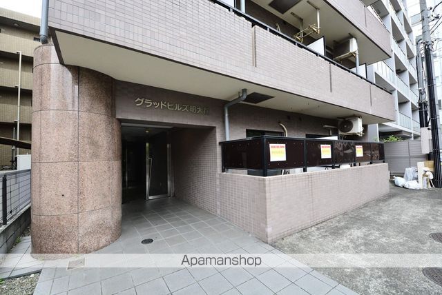 グラッドヒルズ明大前の玄関写真