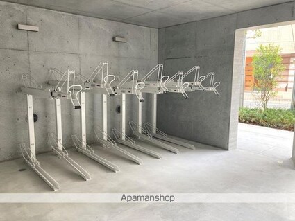 コージーコート四谷坂町[1R/30.84m2]の駐車場