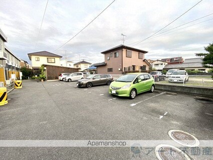 レオパレスシャルマンＳＡＫＡＭＯＴＯ[1K/22.7m2]の駐車場1