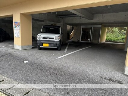 レジデンス山手[1K/28.05m2]の駐車場