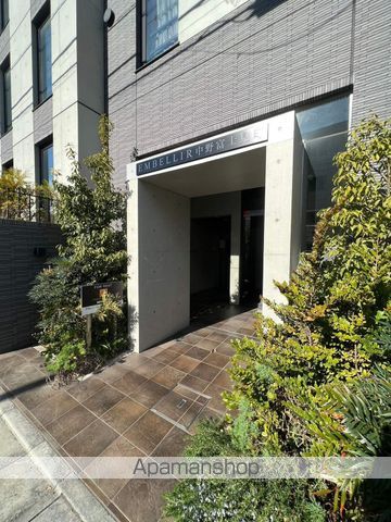 EMBELLIR中野富士見町の玄関写真