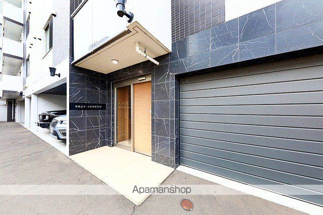 ANGEーSENTIERの玄関写真