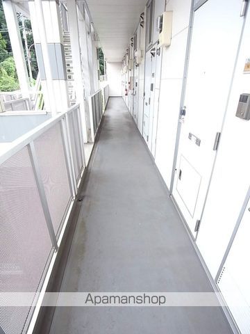 レオパレス聖蹟ロイヤルハイツの玄関写真