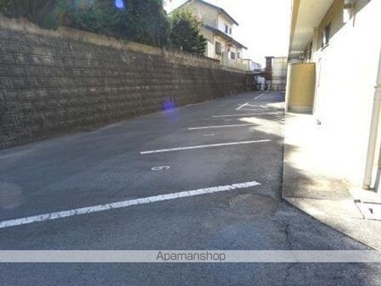 大倉ハイツ[1LDK/53.7m2]の駐車場2