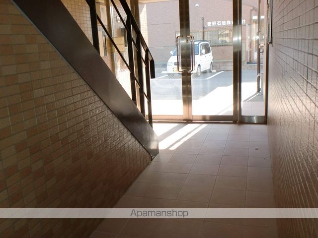 セカンドパレスの玄関写真