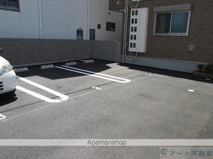 Ｖｉｌｌａ　Ｎａｋａｎｏ（ヴィラナカノ）[1K/30.53m2]の駐車場2