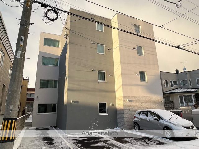 WHITE COURTの外観写真