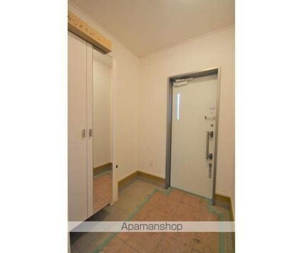 東京都三鷹市野崎４丁目[2SLDK/66.24m2]の玄関