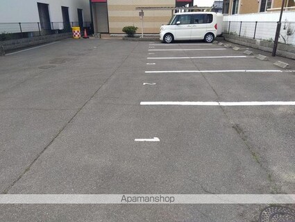 レオパレス華Ⅱ[1K/23.18m2]の駐車場2