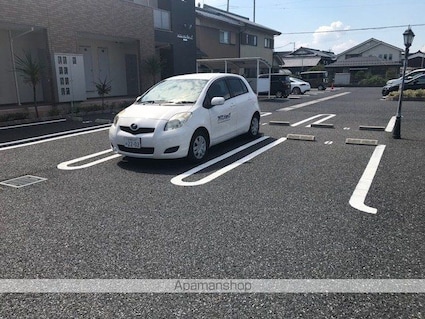 グランデ　ピーノ　ドゥーエ[1LDK/33.34m2]の駐車場1