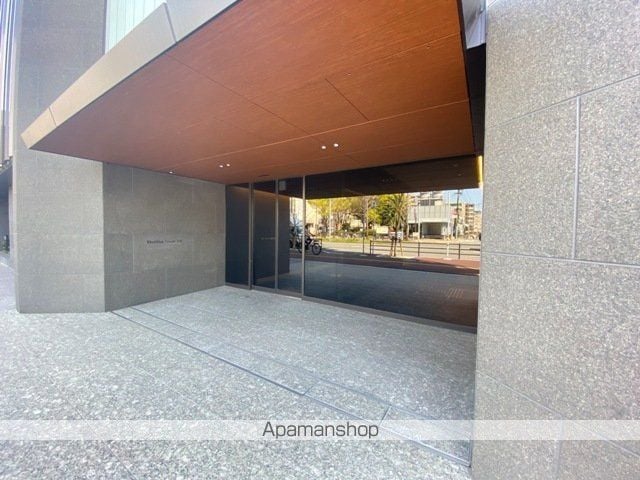 BRILLIA TOWER西新の玄関写真