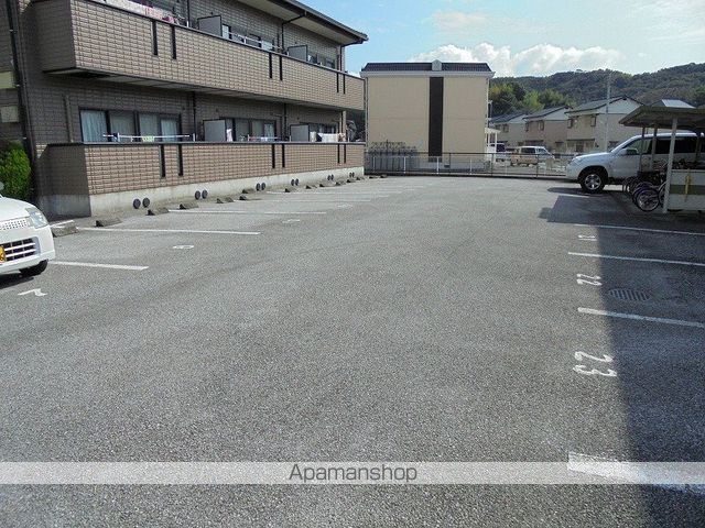 ミルキーハウス南棟の玄関写真