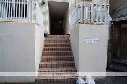 東京都新宿区荒木町[1R/21.5m2]のエントランス