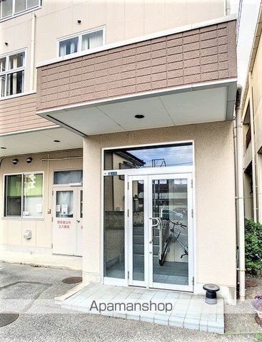 JIビルの玄関写真