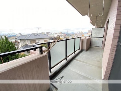 Ｃｒｅｓｔ　ＣｏｕｒｔＫ２[2LDK/66m2]のバルコニー